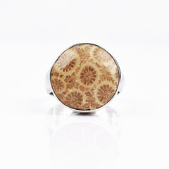 Bague en argent et Corail fossilisé