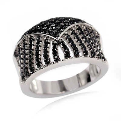 Bague en argent et Spinelle noir