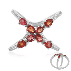 Bague en argent et Saphir rouge du soir
