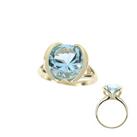 Bague en or et Topaze bleu ciel