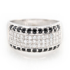 Bague en argent et Spinelle noir