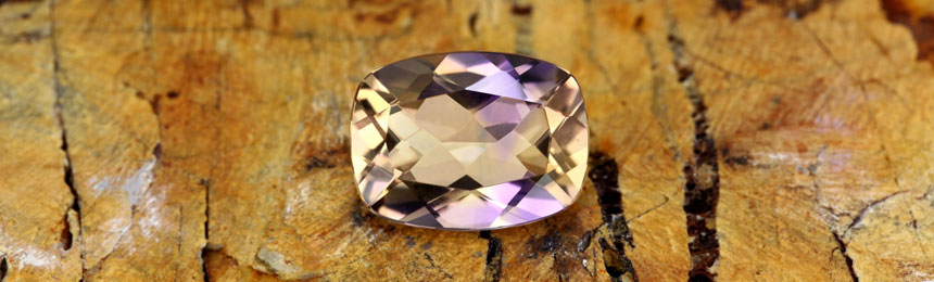 Amétrine - Caractéristique, origine et histoire sur le guide des pierres de Juwelo, spécialiste bijoux sertis de pierres de couleur en ligne.